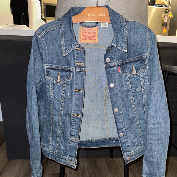 Women’s Levi’s Jean jacket - Picture 1 of 6